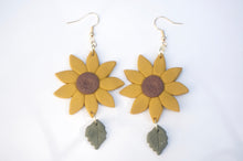 Load image into Gallery viewer, Sunflower earrings