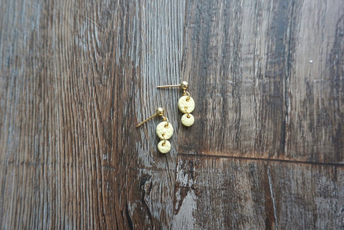 Pastel yellow double-tiered circle earrings