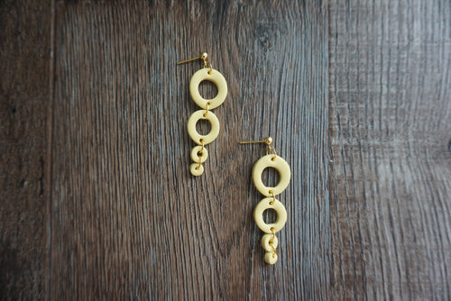 Sunshine yellow quadruple tiered circles