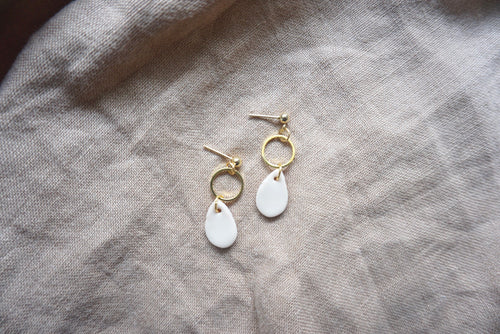 Small off-white teardrop earrings