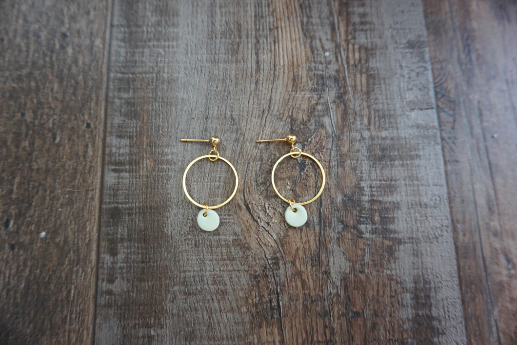 Pistachio green small circle earrings